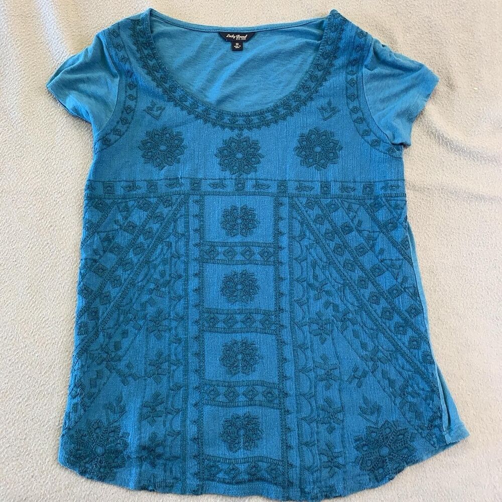 Lucky Brand Shirt Womens Medium Blue Embroidered Scoop Neck Short Sleeve Floral